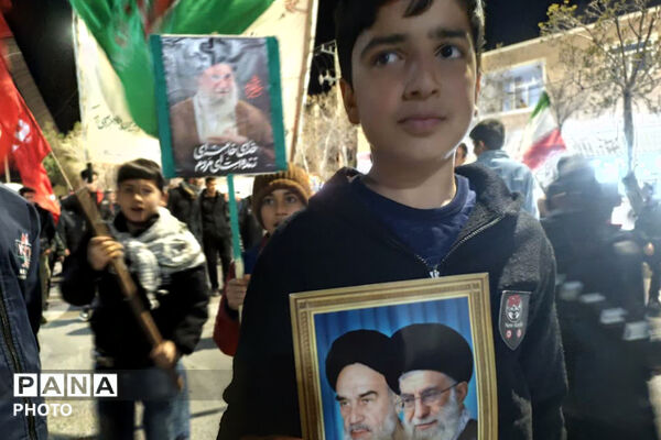 دهه نودی‌های پای کار انقلاب