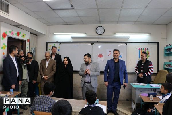 توزیع شیر رایگان در دبستان علی‌اکبر طالبی شهرری