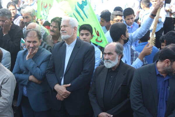 راهپیمایی روز دانش‌آموز در شهرستان بم