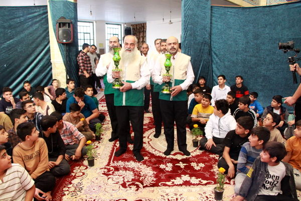 حضور خادمان رضوی در اعتکاف دانش‌آموزی فهرج