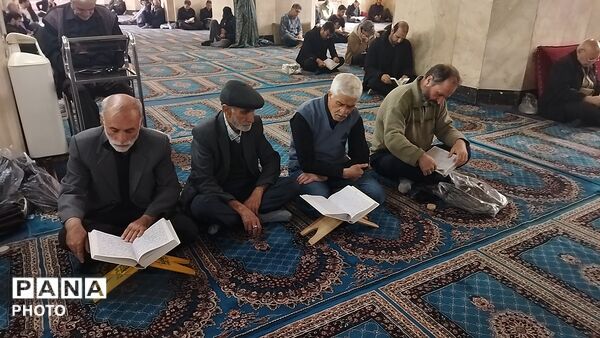 محفل انس باقرآن به یاد شهید آیت الله خامنه ای در نیشابور 