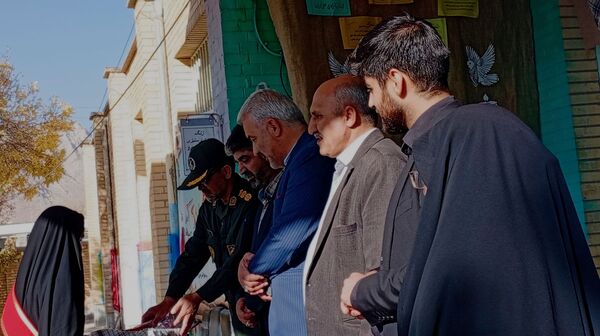 دبیرستان دخترانه فدک میزبان آیین زنگ نمادین «استکبار‌ستیزی» در شهر بن 