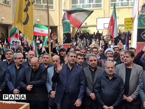آخرین بدرقه؛فرهنگیان و دانش‌آموزان در سوگ رهبر شهیدشان