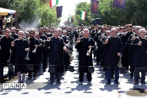 آیین زنجیرزنی هشتم محرم در ابرکوه