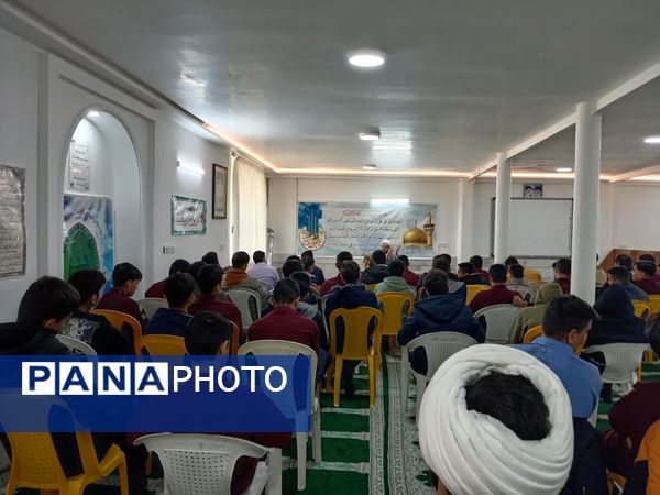 جلسه پرسش و پاسخ با موضوع دستاورد‌های انقلاب اسلامی در دبیرستان نمونه آیت‌الله خامنه‌ای