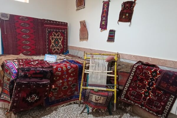 برگزاری جشنواره ماها در مدرسه کوثر فاروج
