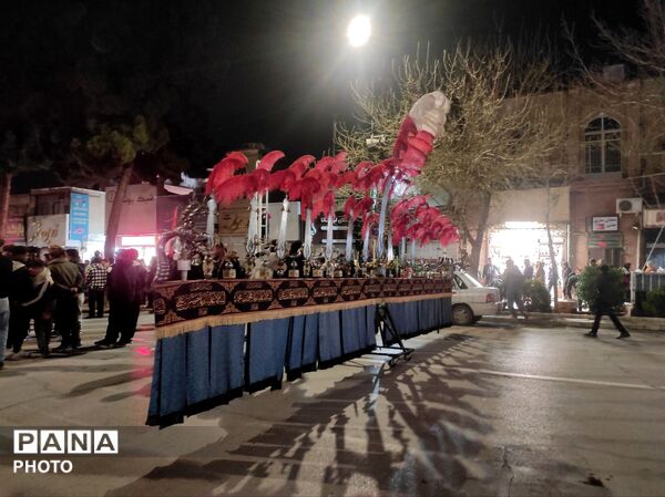 عزاداران علوی در کف خیابان های نیشابوری زنجیر زنی کردند
