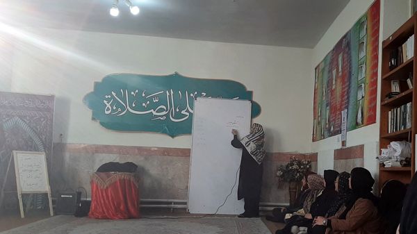 اولین جلسه آموزش خانواده در دبستان نیایش با حضور خانم موسوی
