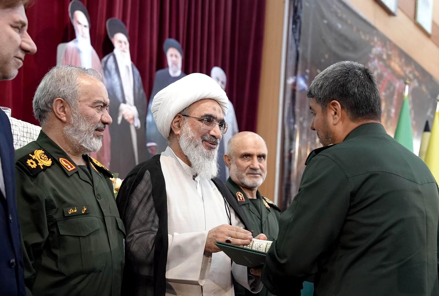 آیین تکریم و معارفه فرمانده سپاه استان بوشهر برگزار شد 