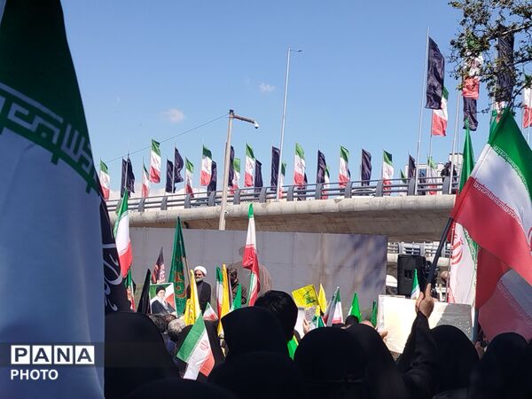 خروش مردم همیشه در صحنه کرج در مراسم چهلمین روز شهادت امام امت و نوگلان میناب
