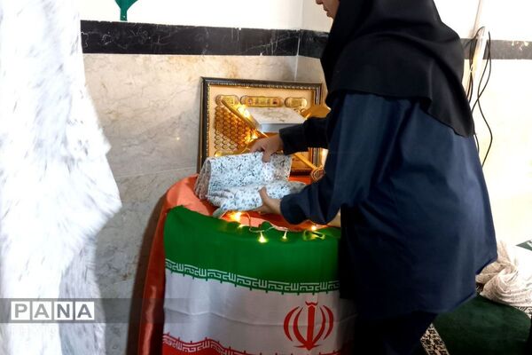 برگزاری نماز جماعت در مدرسه پرنیان