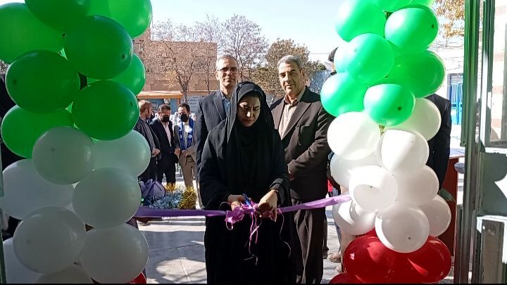 آیین نواختن زنگ کتاب و کتابخوانی در دبستان تربیت