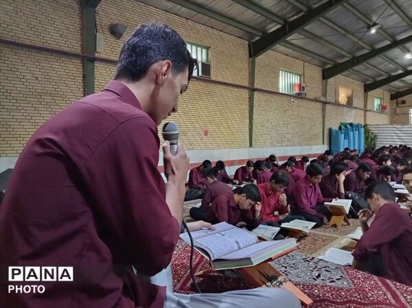 تلاوت نور، در دبیرستان شاهد باحضور باشکوه دانش‌آموزان