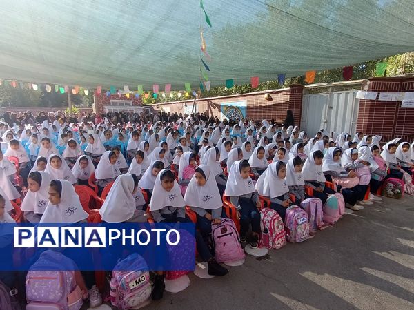 نواختن زنگ مهر و نماز در مدرسه ۲۲بهمن