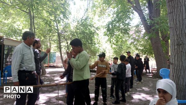 پیادروی خانوادگی در روستای مارکده سامان