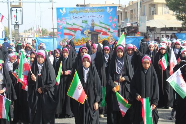 حماسه‌آفرینی فرهنگیان و دانش‌آموزان کهنوجی در جشن سالگرد انقلاب اسلامی