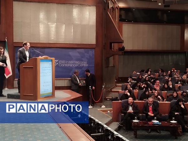 اختتامیه نخستین رویداد نوآورانه طراحی و دوخت لباس فرم مدرسه در سالن همایش‌های بین‌المللی صدا و سیما