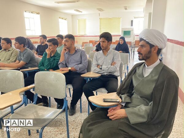 همایش تخصصی انتخاب رشته کنکور سراسری در دبیرستان انقلاب اسلامی شهرستان خاتم  