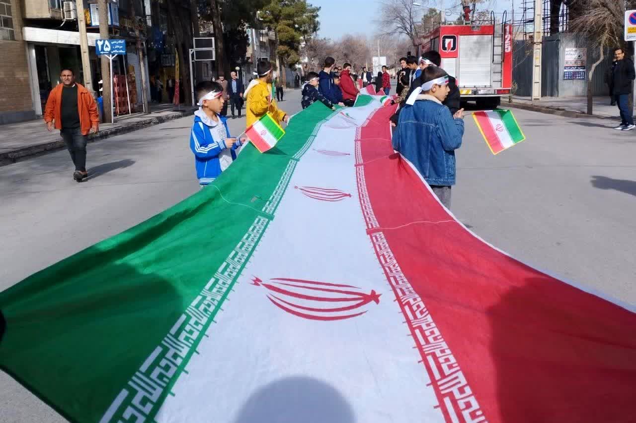 حضور با شکوه مردم زرقان در راهپیمایی 22 بهمن ماه