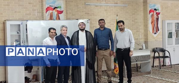 غبارروبی نمازخانه‌های مدارس قشم در آستانه سال تحصیلی جدید