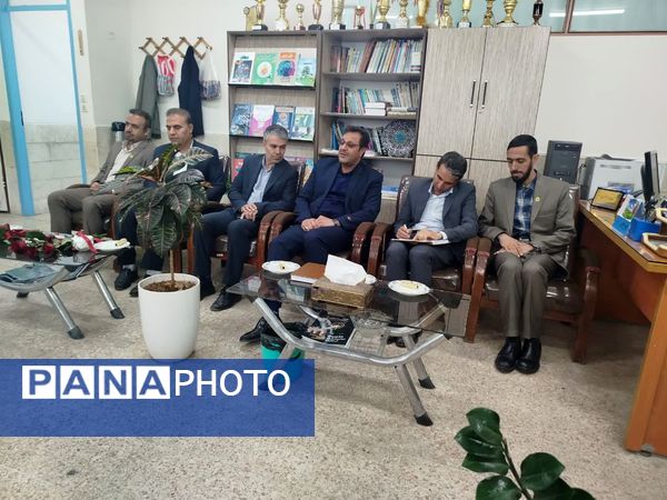 بازدید معاون فعالیت‌های تشکیلاتی سازمان دانش‌آموزی از مدارس تمام تشکیلاتی مدارس خدابنده