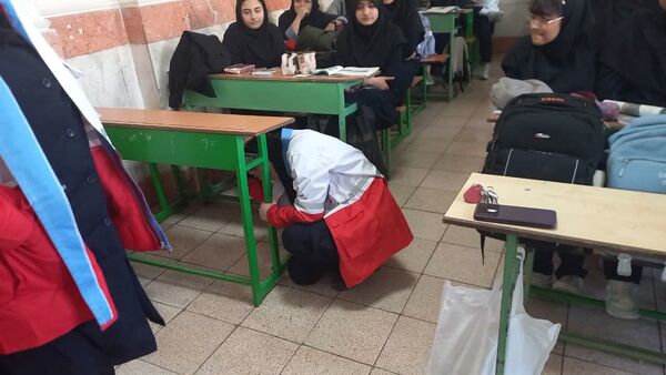 برگزاری مانور زلزله در دبیرستان سردار شهید قاسم سلیمانی 