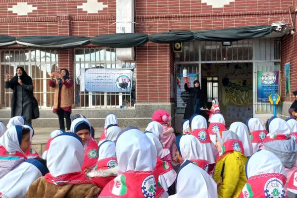 یادواره شهید حاج قاسم سلیمانی در مدرسه ۲۲بهمن دوره اول شهرستان آباده
