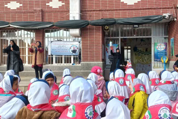یادواره شهید حاج قاسم سلیمانی در مدرسه ۲۲بهمن دوره اول شهرستان آباده