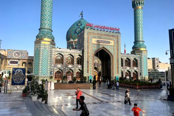 بازدید دانش آموزان دبیرستان نمونه آیت‌الله خامنه‌ای کاشمر از مجلس شورای اسلامی