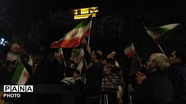 نیشابوری ها از پیر تا کودک در اجتماعات خیابانی