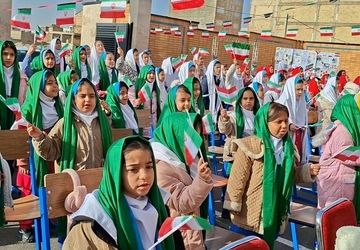 جشن انقلاب در دبستان هیات امنایی خواهران صدیقی ملارد