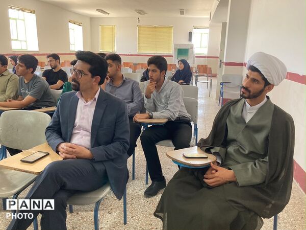 همایش تخصصی انتخاب رشته کنکور سراسری در دبیرستان انقلاب اسلامی شهرستان خاتم  