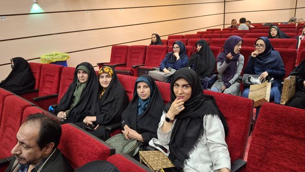 تجلیل از تلاش‌های بی‌وقفه مربیان در همایش خانواده بزرگ پرورشی