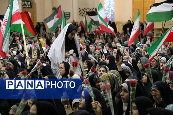 اجتماع عظیم دختران دانشجوی کشور در حرم حضرت معصومه(س)