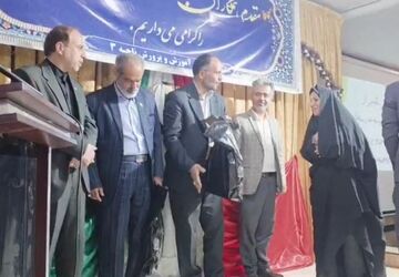 آیین تقدیر از معلمان نمونه ناحیه 3 قم