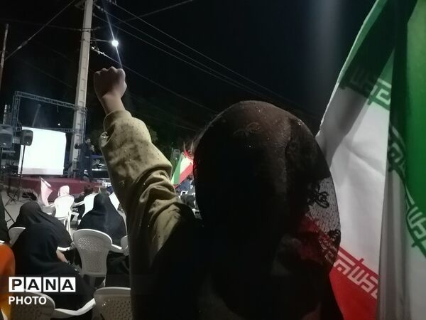 اجتماع مردم در سوگ رهبر شهید دربلوار شهدای شهر بار
