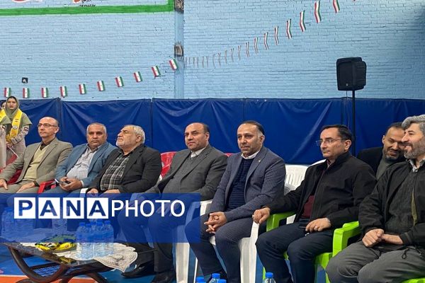 یاوران انقلاب؛روشنای مسیر نوجوانان امروز