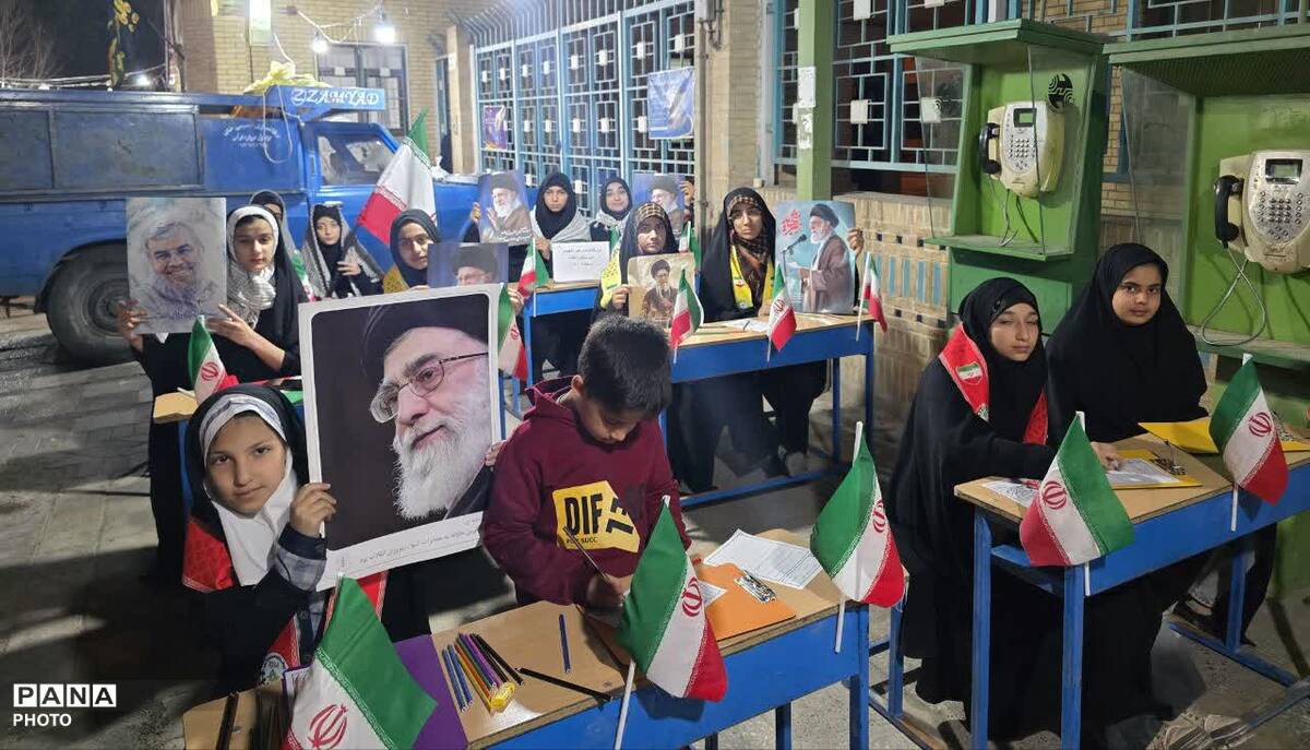 کلاس و نیمکت های نمادین به یاد دانش آموزان مینابی در موکب آموزش و پرورش ناحیه یک یزد