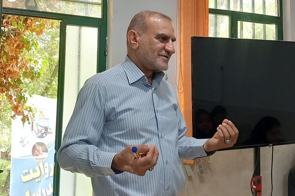 حضور مشاور وزیر امور تشکل‌ها در جمع خبرنگاران روایت مدرسه
