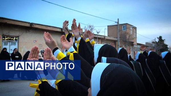 اجرای گروه سرود"هیئت دختران طوبی"در موکب های سطح شهرستان بام و صفی آباد 
