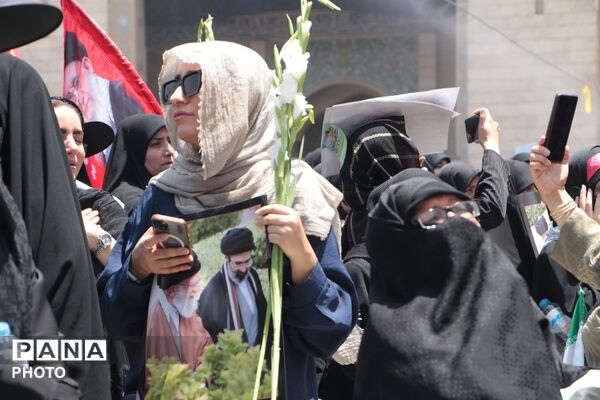 آخرین وداع با قائد شهید: پیکر مطهر آیت‌الله سیدعلی‌خامنه‌ای در میان سیل عاشقان به مصلی تهران رسید 