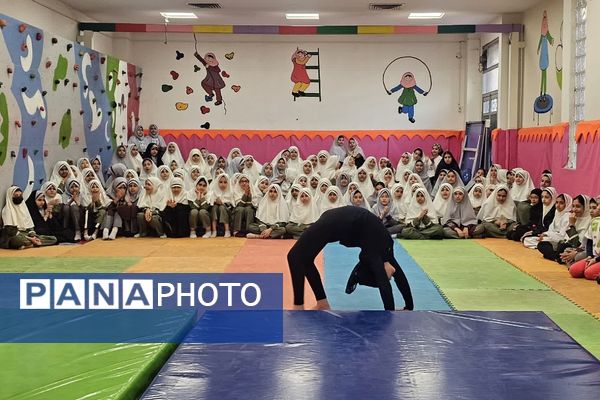 برگزاری المپیاد ورزشی در دبستان شاهد ام‌البنین (س) ناحیه دو شهرری 