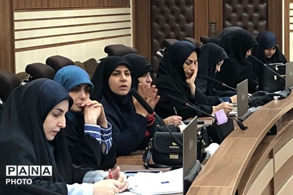 کارگاه توانمندسازی مدیران و معاونین پرورشی مدارس غیر دولتی و افتتاحیه طرح نماد در ناحیه دو شهرری 