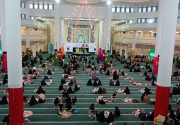 محفل بزرگ قرآنی و افطاری ساده در مصلی خاتم الانبیا زنجان با حضور پرشور مردم برگزار شد