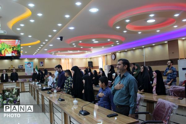 تجلیل از حافظان قرآن کریم در مرند با حضور مسئولان آموزش و پرورش