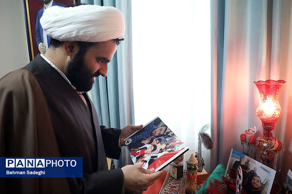 دیدار معاون پرورشی و فرهنگی وزارت آموزش و پرورش با خانواده شهید آرمان علی‌وردی
