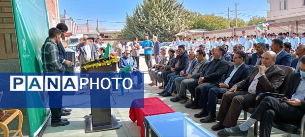 روشن شدن چراغ مدرسه قلم ۱۲ زاغه در ارتباط زنده با رئیس‌جمهور