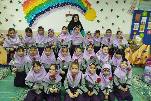 شروعی تازه با جشن شکوفه‌ها در دبستان حاج رحیم خالصی