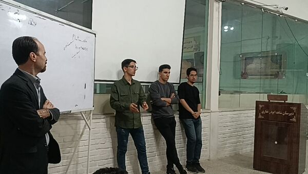 جلسه تبادل تجربه با رتبه ۵ کنکور در دبیرستان شاهد ابوذر غفاری 