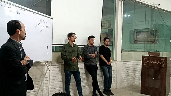 جلسه تبادل تجربه با رتبه ۵ کنکور در دبیرستان شاهد ابوذر غفاری 